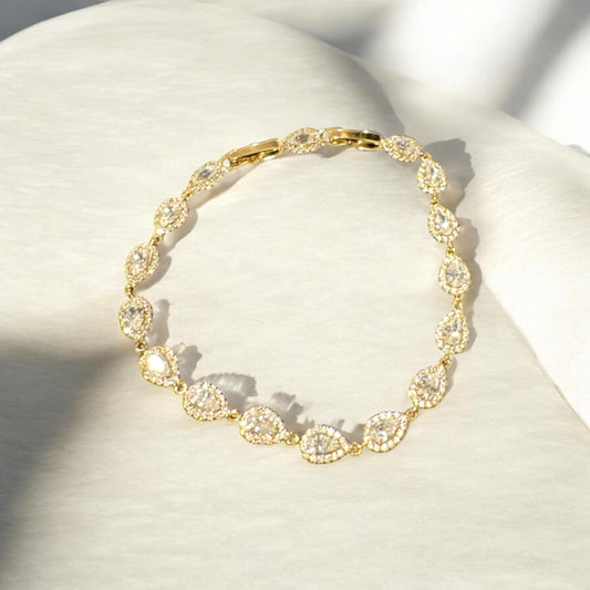 Pulsera hecha con circonitas cubicas