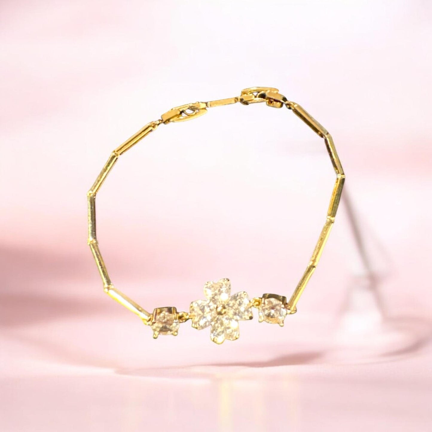 Pulsera con dije de flor central