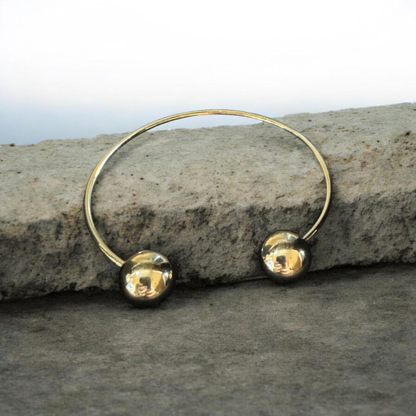 Brazalete con extremos de bola